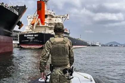 PF realiza operação contra tráfico de drogas no Porto de Santos