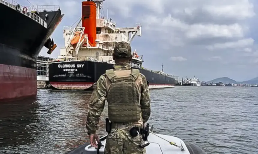 PF realiza operação contra tráfico de drogas no Porto de Santos