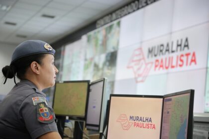 PM impede sequestro após rastreamento de veículo roubado na zona leste de SP