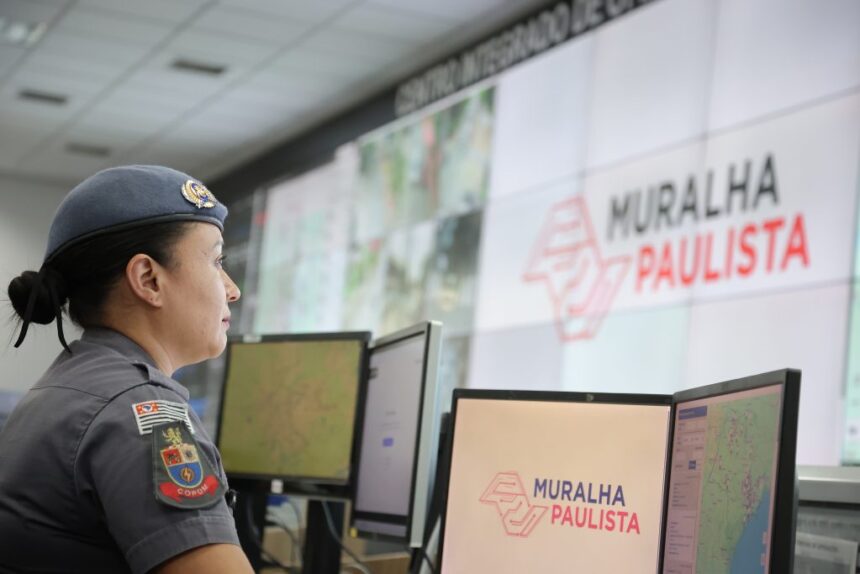 PM impede sequestro após rastreamento de veículo roubado na zona leste de SP