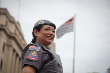 Policial de SP ajuda mulheres após superar violência doméstica