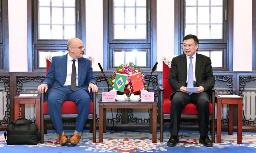 Presidente da EBC busca parcerias na China em visita institucional