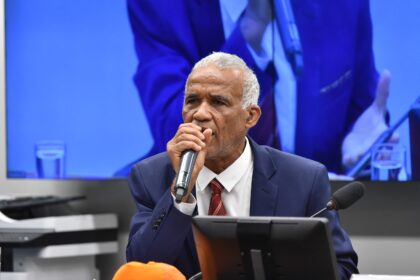 Projeto proíbe porte de arma para condenados por violência contra mulher