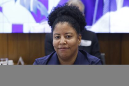 Projeto estabelece salário mínimo de R$ 2.500 para trabalhadores do comércio