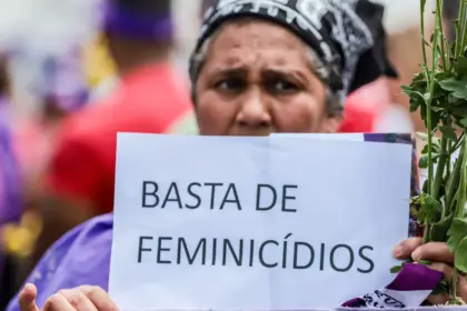 Relatório revela média de 12 mulheres vítimas de violência por dia no Brasil