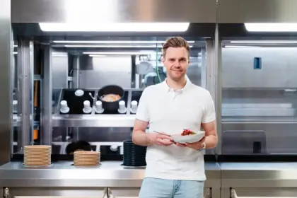 Robô cozinheiro com IA conquista prêmio internacional de robótica