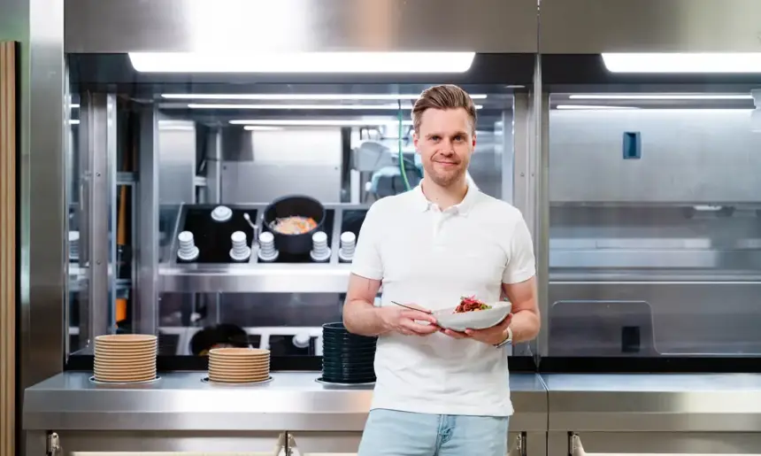 Robô cozinheiro com IA conquista prêmio internacional de robótica