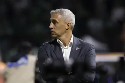 São Paulo demite o técnico Hernán Crespo após 8 meses