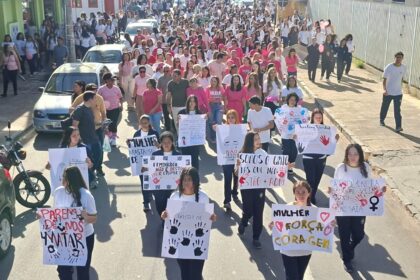 Seduc-GO participa de caminhada e entrega espaço em homenagem a educadora vítima de feminicídio