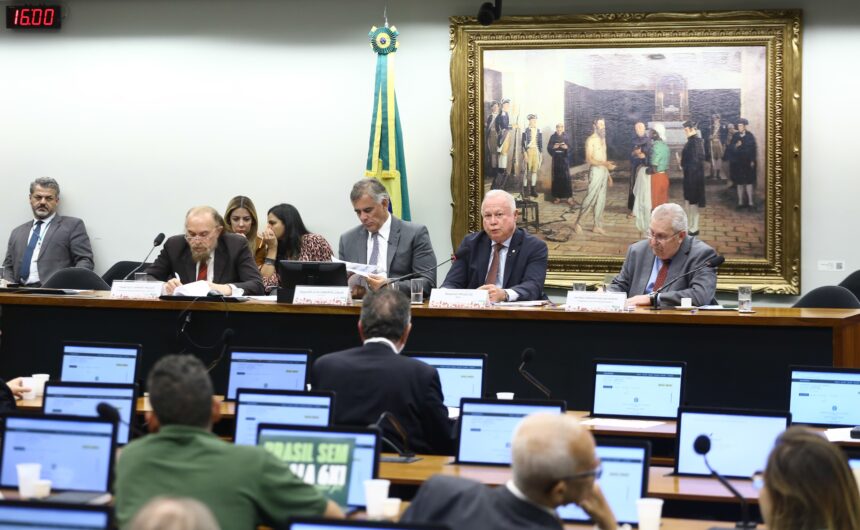 Sindicatos defendem redução da jornada de trabalho para melhorar saúde e produtividade
