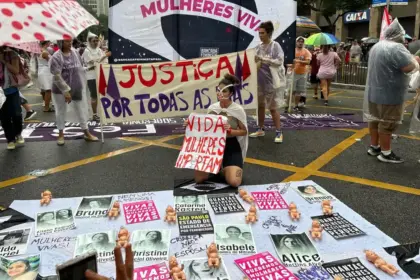 SP: ato das mulheres pede fim da violência e defende fim da escala 6x1