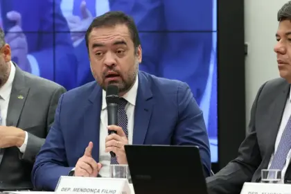 TSE retoma julgamento que pode cassar mandato do governador Cláudio Castro