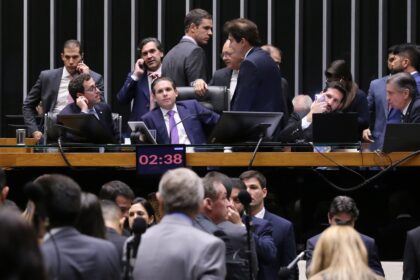 Votação de projeto para socorro a bancos é adiada pela Câmara dos Deputados