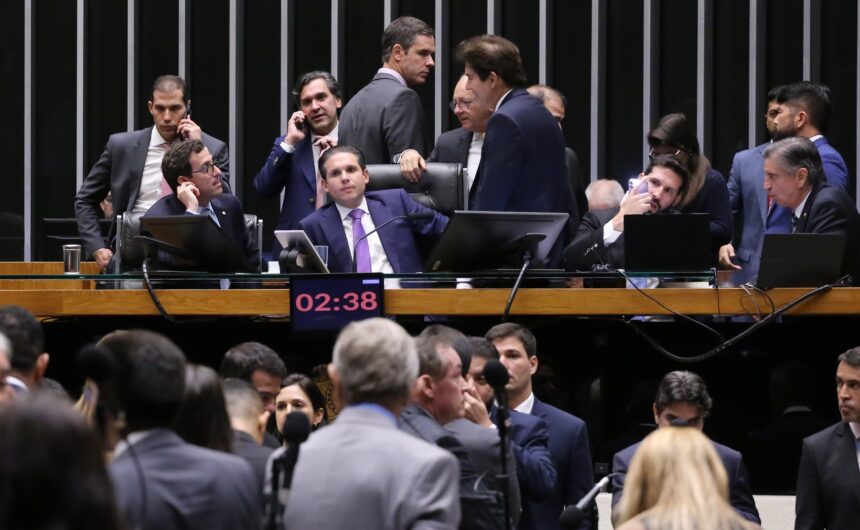 Votação de projeto para socorro a bancos é adiada pela Câmara dos Deputados