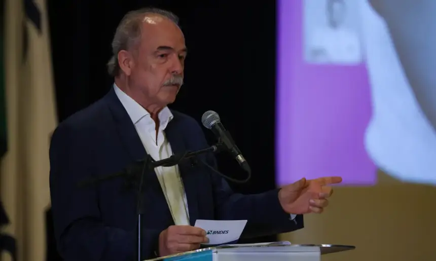 Aloizio Mercadante é o convidado do programa Na Mesa com Datena