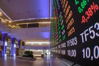 Bolsa brasileira atinge 18º recorde do ano e se aproxima dos 200 mil pontos
