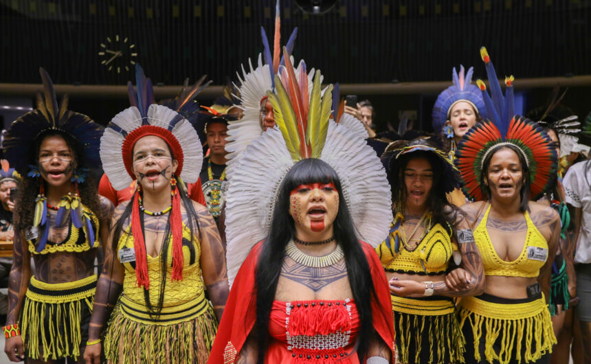 Câmara realiza sessão em homenagem ao Acampamento Terra Livre