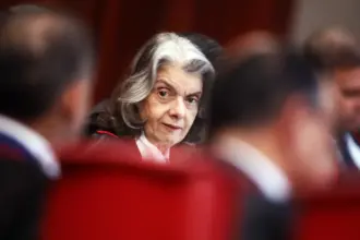 Cármen Lúcia antecipa eleição para sucessão no TSE