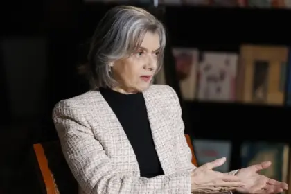 Cármen Lúcia revela que é aconselhada a deixar STF por ataques machistas