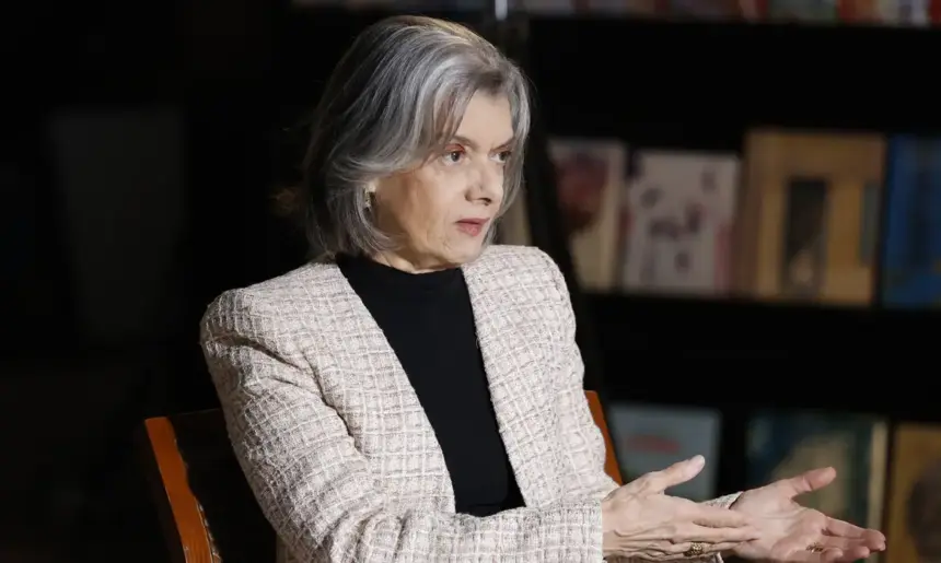 Cármen Lúcia revela que é aconselhada a deixar STF por ataques machistas