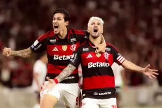 Flamengo vence Vitória por 2 a 1 na estreia da Copa do Brasil