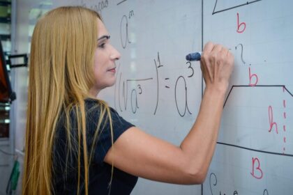 Governo de SP dobra bônus da educação e atinge R$ 1 bilhão