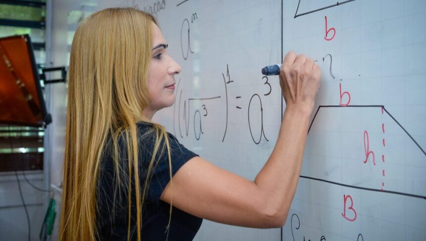 Governo de SP dobra bônus da educação e atinge R$ 1 bilhão