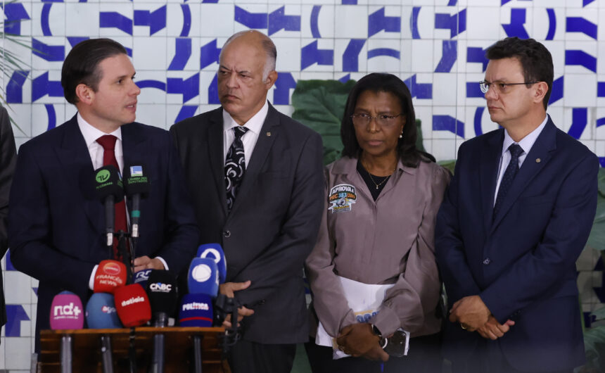 Hugo Motta mantém cronograma de votação da PEC sobre jornada de trabalho