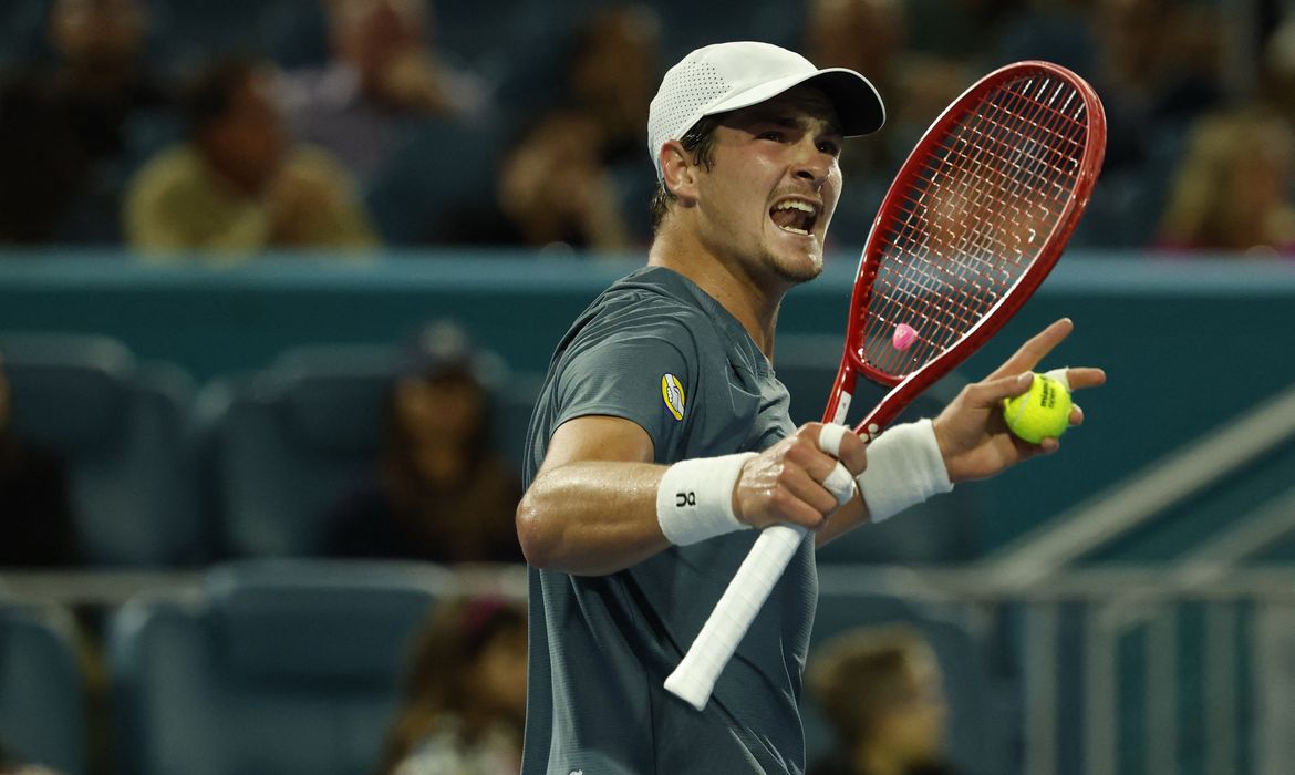 João Fonseca avança para quartas de final no Masters 1000 de Monte Carlo