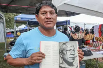 Líder indígena Nahu Kuikuro aprendeu português para proteger sua aldeia