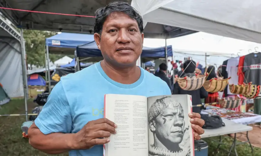 Líder indígena Nahu Kuikuro aprendeu português para proteger sua aldeia