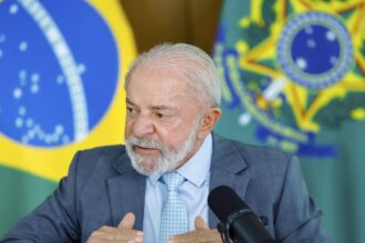 Lula envia ao Congresso projeto para acabar com a escala 6x1