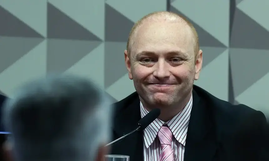 Moraes homologa redução de pena de hacker após aprovação no Enem