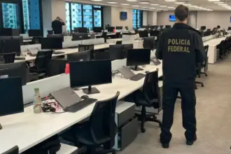 PF realiza prisões em operação contra fraudes no Master e no BRB