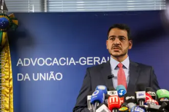 Senador Weverton Rocha apresenta parecer favorável à indicação de Jorge Messias ao STF