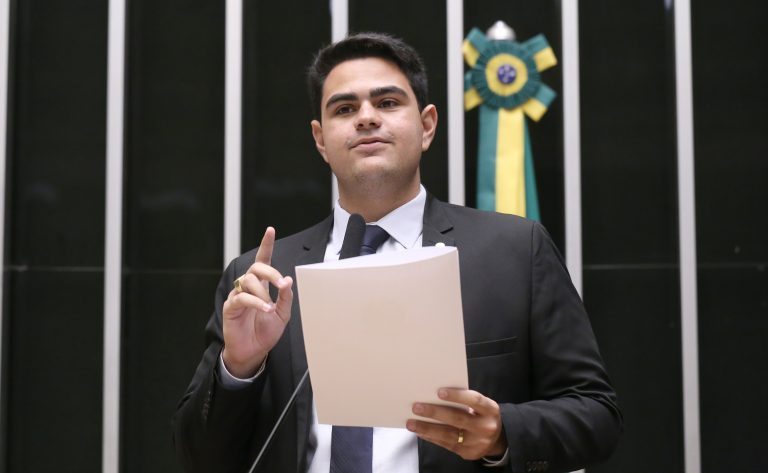 Projeto aprovado na Câmara exige transporte gratuito porta a porta para pessoas com deficiência
