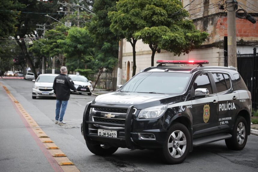 Polícia Civil prende trio suspeito de desmanche clandestino em Embu das Artes