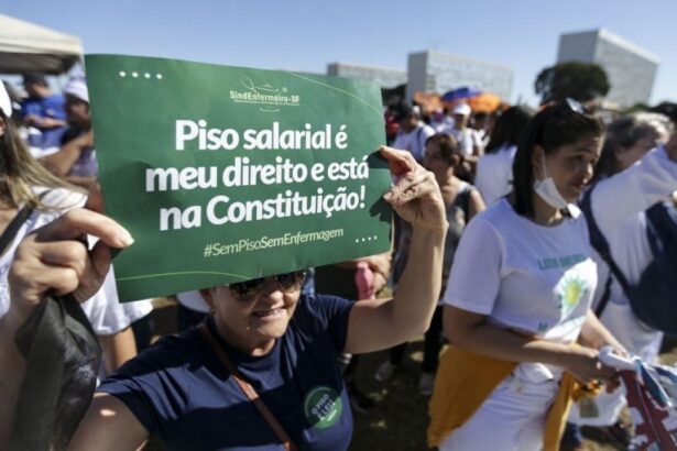 Comissão da Câmara discute cumprimento e reajuste do piso salarial da enfermagem