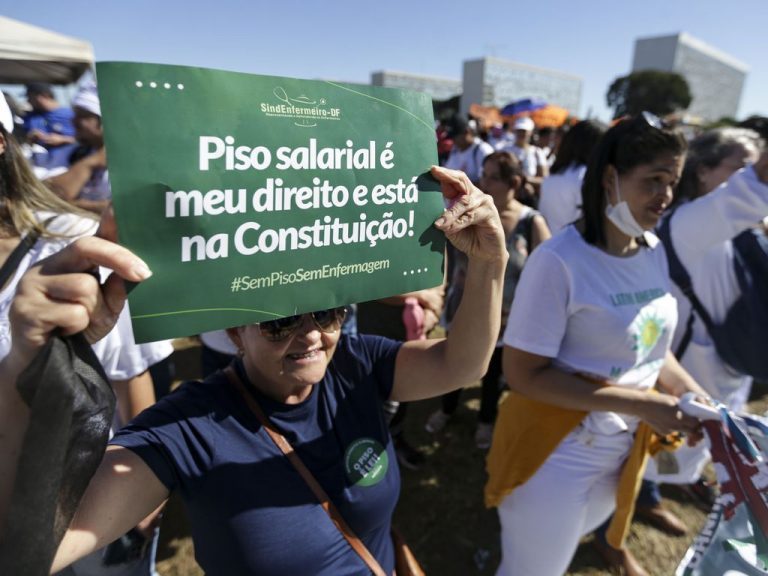 Comissão da Câmara discute cumprimento e reajuste do piso salarial da enfermagem