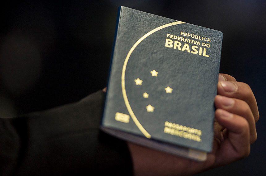 Projeto que isenta taxa de passaporte para estudantes de baixa renda retorna ao Senado