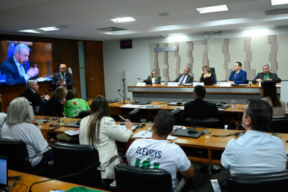 Parlamentares pedem liberação de terapia gênica para distrofia muscular