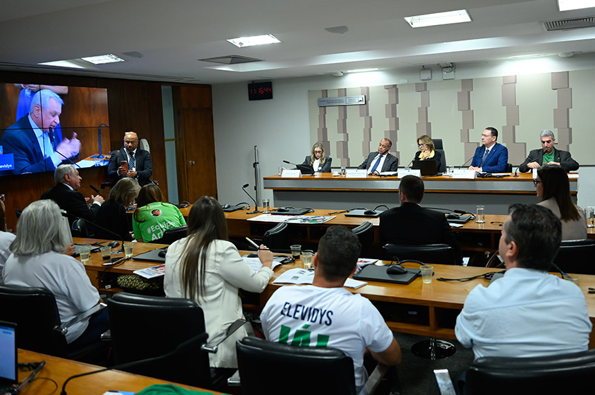 Parlamentares pedem liberação de terapia gênica para distrofia muscular