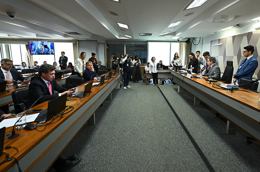 Comissões mistas analisam isenção de imposto em compras internacionais