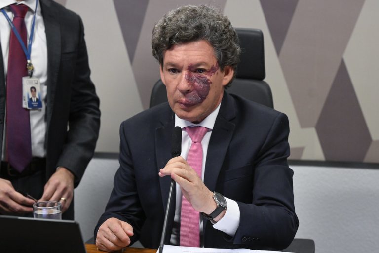Comissão mista adia votação do fim de imposto de importação