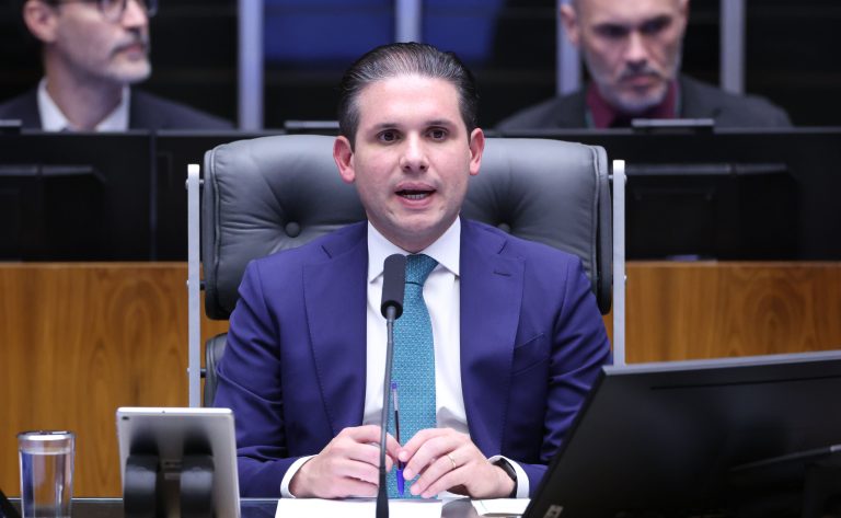 Câmara aprova exigência de diploma para profissionais de psicopedagogia