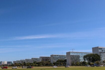 Governo prevê salário mínimo de R$ 1.741 para 2027