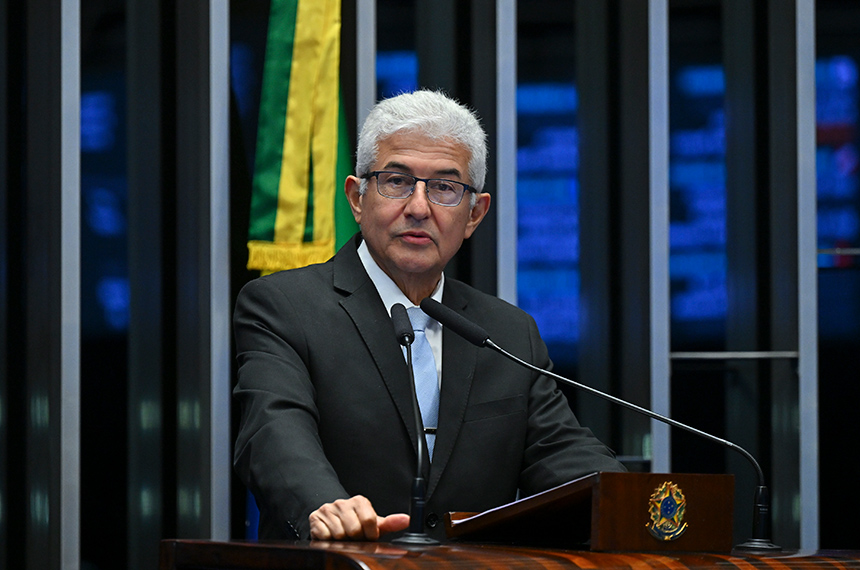 Senador critica MP sobre exame de médicos