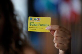 Comissão aprova prioridade no Bolsa Família para mulheres em situação de violência doméstica