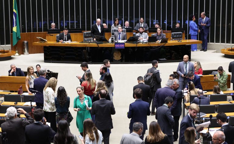 Plenário da Câmara aprova urgência para votar projeto sobre aposentadoria especial