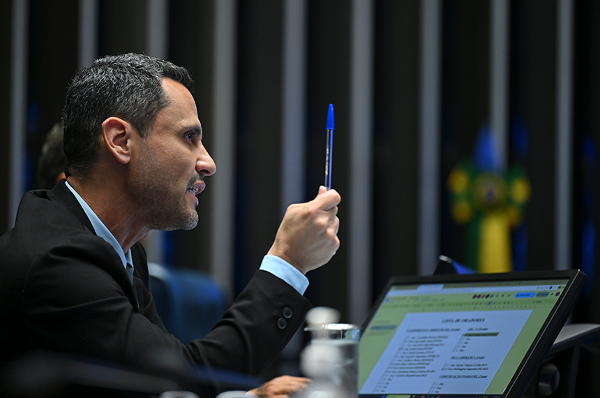 Cleitinho defende fim de incentivos fiscais a mineradoras
